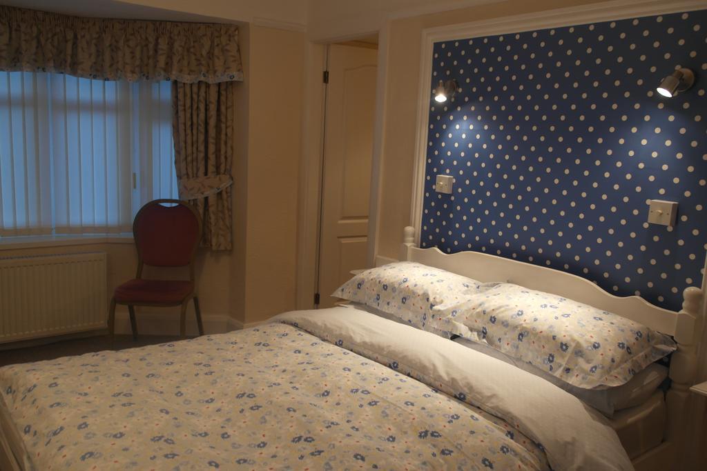 Monravon Guest House Holyhead Szoba fotó